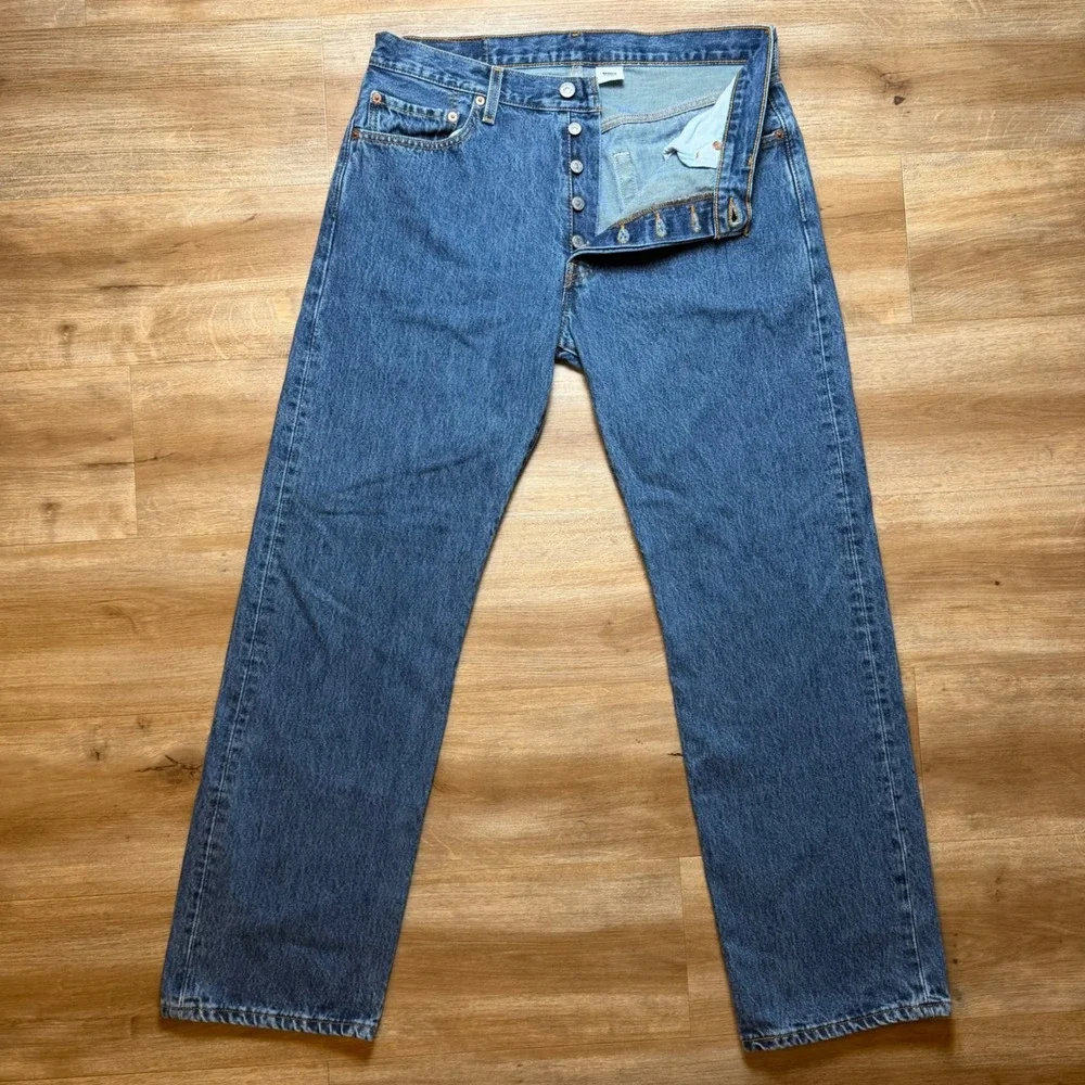 Vintage Levis 501 Original Fit Jeans Mens 34x30 Blue Medium Wash Button Fly Y2K